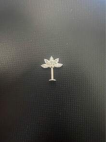 1 pieza Pendientes de aro de acero quirúrgico ASTM F136 con rosca interna y circonita cúbica, para perforaciones de labio, concha y hélice vertical de 16G