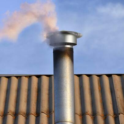 Tapa de chimenea de acero inoxidable 304 de 6 pulgadas, tapa de lluvia para techo redondo, tapas aumentadas de 11,81 pulgadas, tornillos reforzados para todo tipo de clima y de fácil instalación, para un aislamiento perfecto de la cubierta de ventilación en el exterior, color plateado