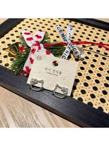 Sanrio 1 Pair Sanrio Rhinestone Hello Kitty Earrings, Fashionable & Elegant Y2K Style, Alloy Luxury Unique Design Jewelry Earrings, Suitable For Travel, Beach Vacation, Fashion Women Earrings, Fashionable White Alloy Stud Earrings, Highlight Girls' Earrings, Hypoallergenic Backpost Design, Suitable For Daily Wear And Women's Gift, Suitable For All Seasons, Exquisite Gift For Girlfriend And Family