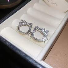 Sanrio 1 Pair Sanrio Rhinestone Hello Kitty Earrings, Fashionable & Elegant Y2K Style, Alloy Luxury Unique Design Jewelry Earrings, Suitable For Travel, Beach Vacation, Fashion Women Earrings, Fashionable White Alloy Stud Earrings, Highlight Girls' Earrings, Hypoallergenic Backpost Design, Suitable For Daily Wear And Women's Gift, Suitable For All Seasons, Exquisite Gift For Girlfriend And Family