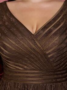 新款V领刺绣蕾丝晚礼服，带口袋，适合舞会、婚礼、派对、婚礼宾客等场合，也可作为情人节或春季晚礼服。 - 咖啡棕 - 查看 6