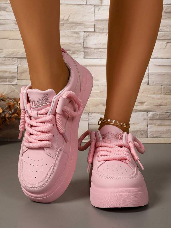 1 pereche de pantofi sport roz cu platformă pentru adolescente, cu decor la gleznă cu lanț la modă, design durabil, respirabil, antiderapant, stil casual confortabil și versatil, potriviți pentru purtare zilnică și activități în campus.