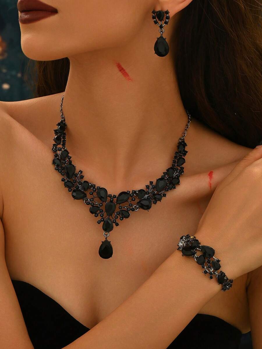 Bộ trang sức 3/4 món phong cách Gothic màu đen gồm mặt dây chuyền, bông tai và vòng tay dành cho nữ, thích hợp cho tiệc Halloween, phong cách đường phố, làm quà tặng hoặc đeo hàng ngày.
