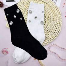 女士中筒袜，饰有闪亮水钻（每包1/2/4双）。透气、耐穿、休闲、时尚、柔软、舒适、可爱且百搭。适合春、夏、秋、冬四季穿着。是送给女性的完美礼物，也是约会、派对和其他场合的理想之选。时尚派对的必备单品，也是情人节或母亲节的绝佳礼物。