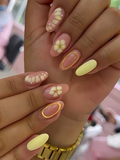 24 piezas de uñas postizas con forma de almendra de tamaño mediano, ¡una actualización de estilo instantánea! Juego de uñas artificiales con patrón de flores y carey en color amarillo crema y dorado, adecuado para mujeres y niñas. El set incluye 1 hoja de adhesivos y 1 lima de uñas mini. Enviado al azar. Suministros de uñas