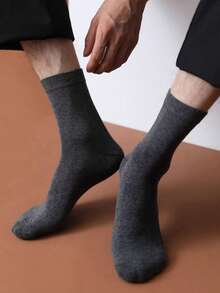 5 pares de meias masculinas sólidas, macias e versáteis, confortáveis para a pele