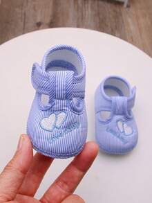 1 par de zapatos para caminar para bebés con diseño de corazón, suelas blandas, zapatos para primeros pasos para niños y niñas de 0 a 12 meses