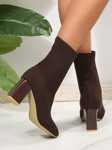 女士针织袜靴，粗跟高跟套脚中筒靴，针织弹力靴设计！时尚靴款，适合秋冬季穿搭和派对场合。 - 巧克力棕 - 查看 7