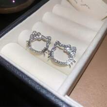 Sanrio 1 Pair Sanrio Rhinestone Hello Kitty Earrings, Fashionable & Elegant Y2K Style, Alloy Luxury Unique Design Jewelry Earrings, Suitable For Travel, Beach Vacation, Fashion Women Earrings, Fashionable White Alloy Stud Earrings, Highlight Girls' Earrings, Hypoallergenic Backpost Design, Suitable For Daily Wear And Women's Gift, Suitable For All Seasons, Exquisite Gift For Girlfriend And Family