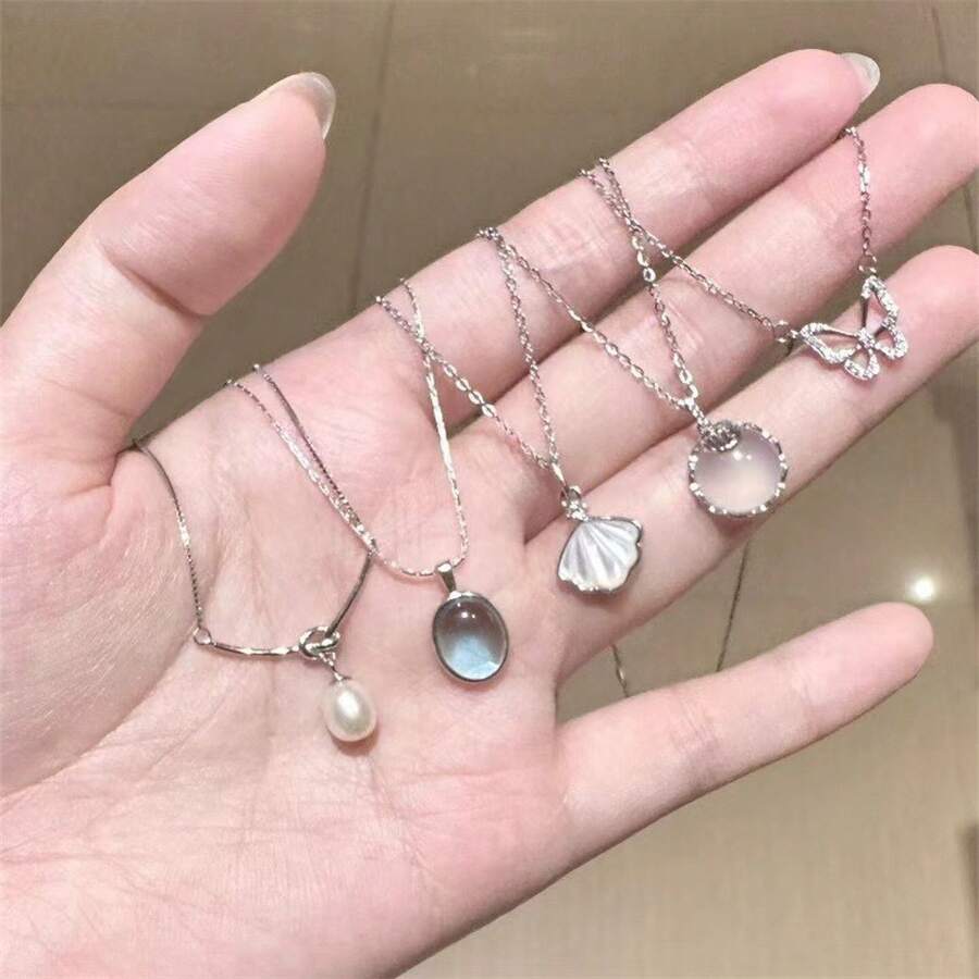 5-Piece Moonlight White Necklace Set: Alloy And Synthetic Materials, Shell-Shaped Glitter Butterfly Pendant, Suitable For Daily Wear And Gift Giving, Versatile For Various Occasions
