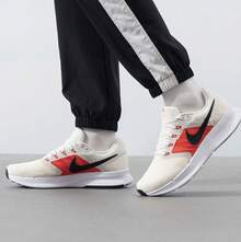 Nike 男式 RUN SWIFT 3 运动训练跑鞋 - 米色/紅色 - 查看 5