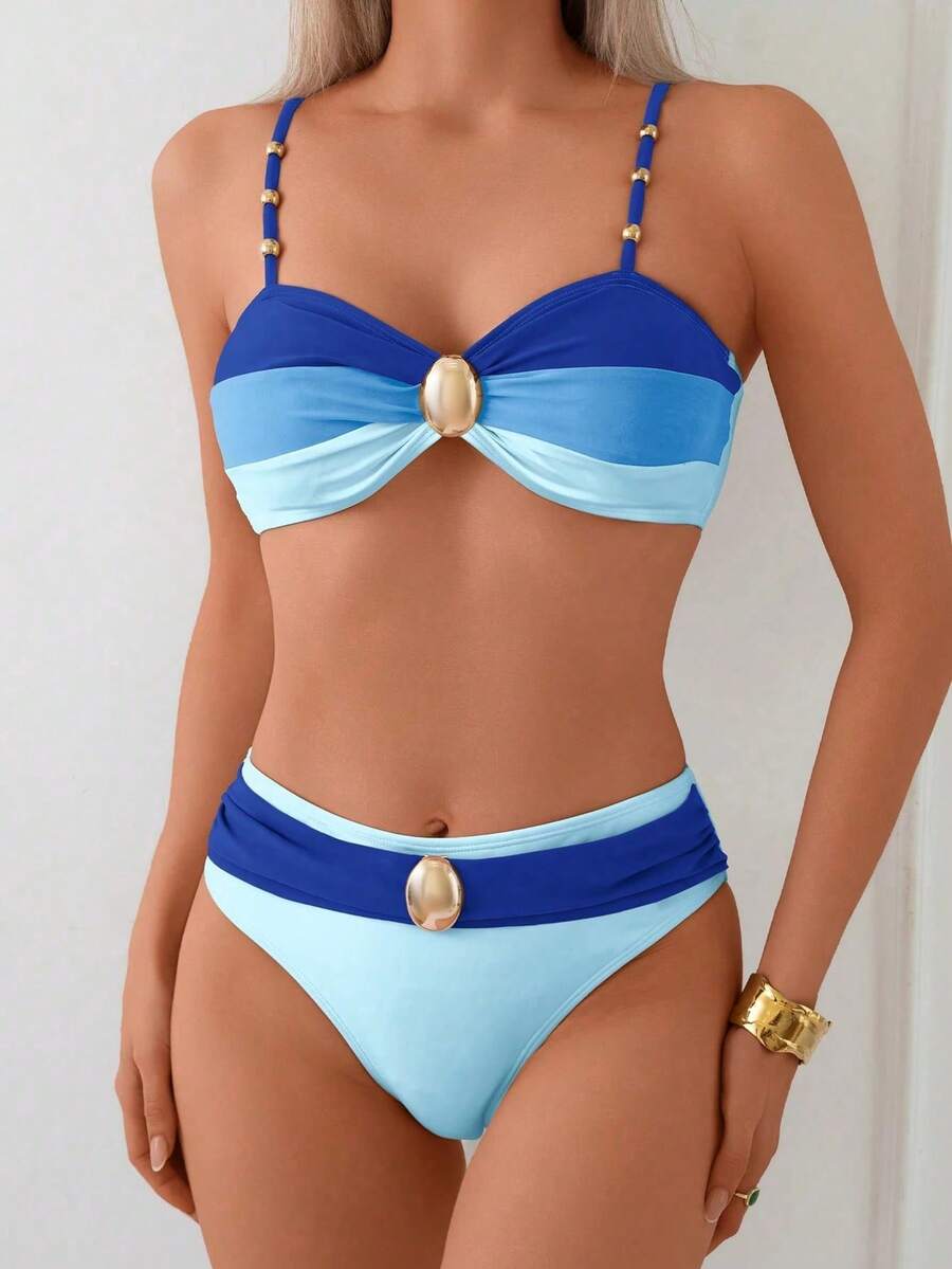 Two-Piece Bikini Swimsuit Set With Crisscross Colorblock Crop Top And Swim Bottoms, Featuring Adjustable Strap Top Decorated With Metallic Beads In Tricolor Cutout And Regular Triangle Bottom - 藍色 - 查看 1