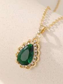 1 Stück Tränenform Taille geformter Anhänger Halskette, grüne Kette, personalisierter Anhänger Halskette, besetzt mit funkelndem kubischem Zirkonia und rundem Design, Edelstahlkette, elegante Charm Anhänger Halskette für Frauen, geeignet für den täglichen Gebrauch, Partys, Geschenk für Freundin, Schmuck, Saudi-Nationalfeiertag Geschenke