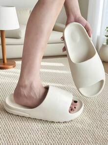 Nuevo estilo de zapatos de suela gruesa de coco para hombres y mujeres. Fabricados en material EVA, suaves y cómodos, con características antideslizantes, resistentes al desgaste y a los olores. Adecuados para el hogar, el baño, el uso al aire libre, deportes unisex y zapatillas versátiles casuales, que se pueden usar en todas las estaciones.