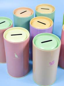 圆形金属小猪存钱罐，饰有多色动物图案（例如羚羊、大象、海豚），也可作笔筒使用，适合学生、返校季、毕业季、办公桌装饰，也是情人节、斋月期间的绝佳礼物。 - 彩色 - 查看 8