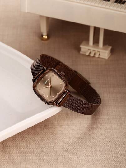 1pc Vintage Elegante Square Watch, Wear view 2