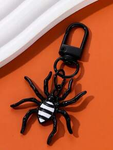 Gotischer Schlüsselanhänger Anhänger Kette, Gotischer Spinnen-Schädel Schlüsselanhänger, Halloween Anhänger Schmuckzubehör, Schädel Geist Halloween Element Schwarze Anhängerkette, personalisierter Anhänger, Halloween Geschenk, Kopfhörer Tasche Schlüsselanhänger. Dieser Anhänger enthält Halloween Elemente wie Fledermäuse, Spinnen, Schädel und Hexen, Tasche Anhänger, Taschenzubehör, Taschenketten