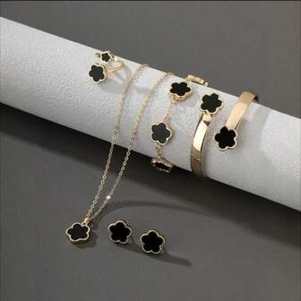 1 Set: 1pc Cute Clover Bracelet, 1pc Ring, 1 Pair Earrings, 1pc Necklace
