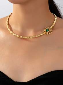 A Halloween Ladies Jewelry Green Spider Collar Suitable For Halloween Shower Daily Wear