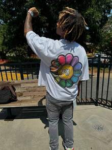 1 PCS Rainbow - Petaled Flower With Dollar Bills Nested In Petals. Front: A Mischievous Face With $ - Shaped Eyes And A Tongue Out; Back: A Stylized Symbol. It Dissects Street Culture's Playful Critique Of Materialism, Merging Sweet Aesthetics With Greed - Driven Motifs Via Gritty Textures, Spring/Summer/Fall Men Clothes, Regular Fit Shirt, Christmas & Halloween & Thanksgiving Day & Valentine's Day & Pride & Father's Day & Easter & Mother's Day & New Year & Spring Festival, Men's Round Neck Printed Short Sleeve Casual Everyday T-Shirt, They Are Excellent Gifts For Friends And Family, 100% Cotton T-Shirts Feature, A Youthful And Fashionable Design, Graphic Tees Men, Graphic Tees Women, Cachorro Feliz, Back To School - trắng - Xem 3