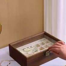 1 pieza Caja de almacenamiento de joyas de lujo, caja de joyas multifunción para collares y aretes con tapa, caja de joyas de nogal negro a prueba de polvo con tapa transparente, compartimentos con forro de tela, organizador de joyas de estilo europeo, exhibición de joyas (joyas no incluidas solo para exhibición)