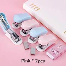 小巧强大的家用/办公订书机！学生和专业人士的理想之选。这款便携式手持式订书机配备顺滑的按压装置，可轻松装订多达 20 张纸张。内含 1000 个订书钉。是您整理文件、报告和家庭作业的必备轻便工具。 - 白色 - 查看 11