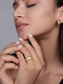 1 chiếc nhẫn Moissanite, bạc Sterling 925 mạ vàng 18K, thiết kế tối giản thời trang, hình kim cương tròn cổ điển, thích hợp để đeo hàng ngày hoặc những dịp đặc biệt như đám cưới, tiệc tùng, tiệc chiêu đãi, chất liệu ít gây dị ứng và không chứa niken bảo vệ da, Moissanite sáng bóng mang lại vẻ thanh lịch quý phái, hoàn hảo cho nhẫn đính hôn hoặc nhẫn cưới, cũng là một món quà tuyệt vời cho ngày kỷ niệm, sinh nhật hoặc ngày lễ, đi kèm với chứng nhận GRA - Vàng - Xem 4