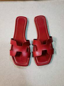 Letnie nowe sandały w kształcie litery H z 2025 roku, proste, codzienne kapcie na plażę dla kobiet, jednolity kolor, eleganckie, skórzane, na plażę, wakacje, do domu, na imprezę, na zewnątrz, lato