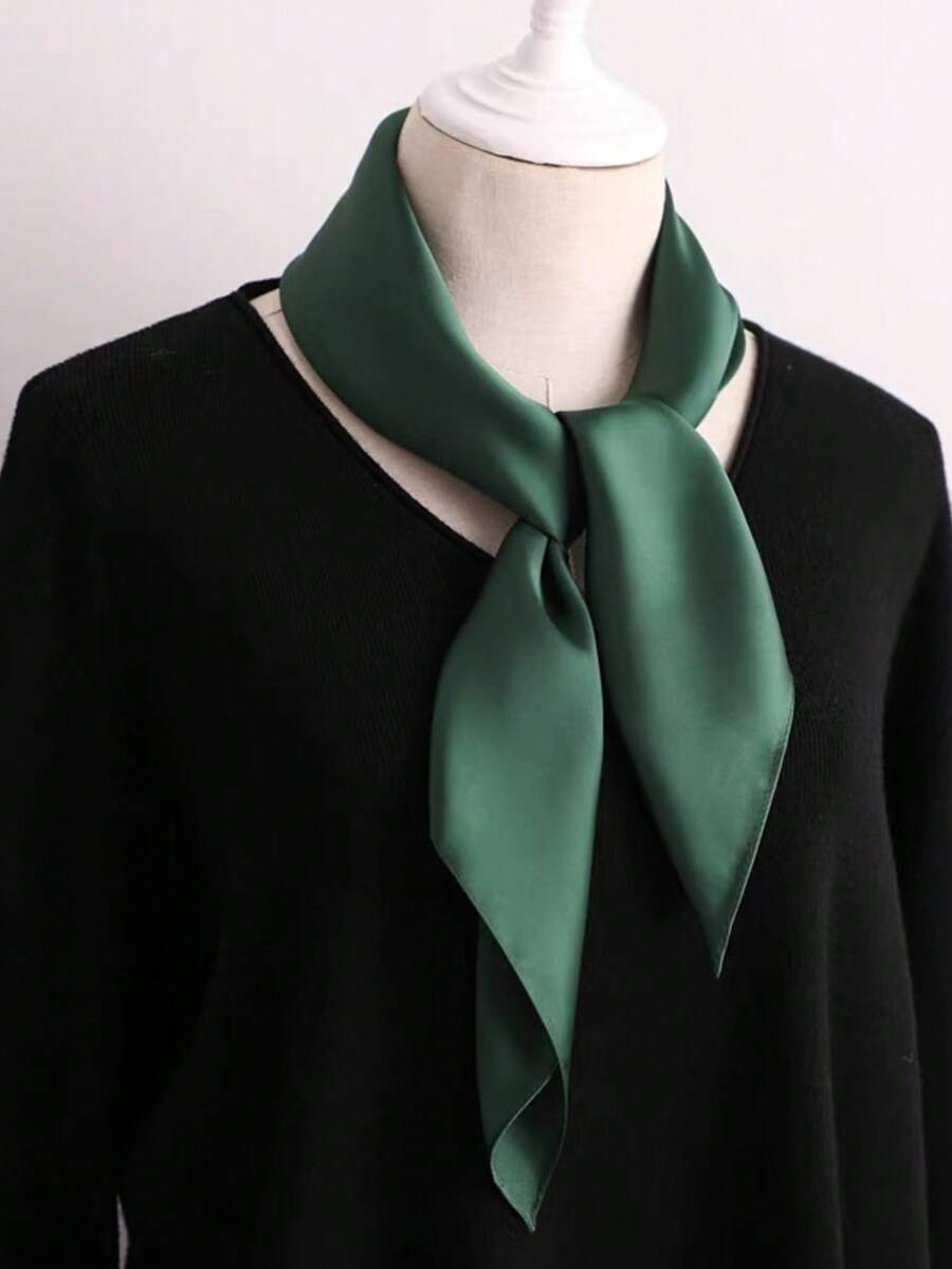 1条女士印花真丝围巾，70*70厘米，适合搭配连衣裙 - 墨綠色 - 查看 1