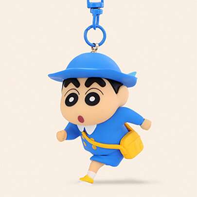 蜡笔小新校园钥匙扣——官方授权配饰，经典校园主题设计。为钥匙扣或都市随身携带增添趣味点缀，完美之选。