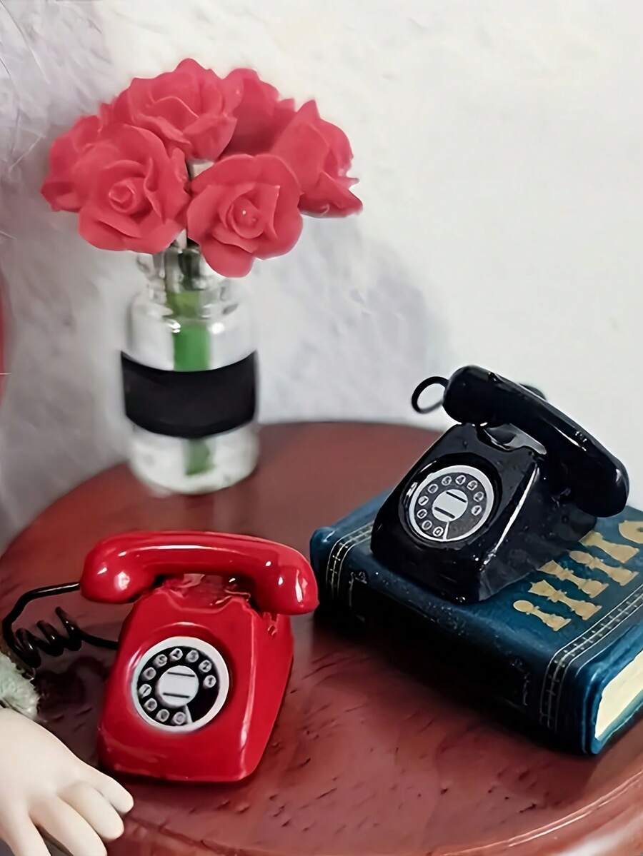 1 Stück Mini Retro Drehtelefon Modell - Legierung Metall, schwarz und rot mit weißen Linien, geeignet für DIY Puppenhaus, Taschenszene Dekoration und Sammlungsausstellung, Weihnachts-Tischdekoration, Heimdekoration, Weihnachtsdekorationen, Raumdekoration, Winterweihnachtsdekorationen, Weihnachtsgeschenke, Weihnachtsdekor - Verschiedenfarbig - Übersicht 1