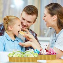 60 moldes para tarta de hornear desechables con tapa+cuchara. Nuestros mini moldes para tartas están hechos de papel de aluminio de calidad alimentaria, que puede mantener su forma tanto a temperaturas frías como calientes  para su uso en vaporeras, hornos, frigoríficos y freidoras de aire.Nuestros mini moldes para hornear pan se pueden utilizar para fiestas de cumpleaños, picnics al aire libre, barbacoas, bodas, etc. También es ideal para regalar a amigos o hacer pasteles para vender en panaderías. Se puede utilizar para tartas, creme brulee, gelatinas, leche al horno y otros postres. - Dorado Gold - Ver 8