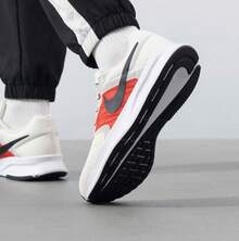 Nike 男式 RUN SWIFT 3 运动训练跑鞋 - 米色/紅色 - 查看 4