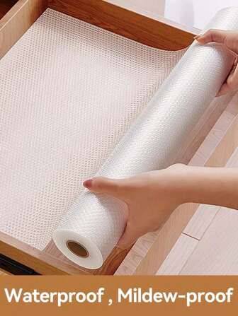 1卷11.8*118英寸搁板衬垫、抽屉衬垫、橱柜衬垫。半透明EVA材质，防水、防潮、防霉、防油、防滑。加厚耐磨耐用，可水洗、可重复使用，可裁剪至所需尺寸，适用于搁板衬垫、厨柜衬垫、搁架、冰箱、抽屉、鞋柜衬垫，非粘性