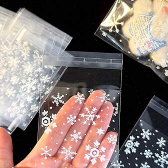100 st. självhäftande presentpåsar med snöflingetryck, 10x10 cm genomskinliga plastpåsar för smycken och små presenter, julklappspåsar med festlig snöflingedesign, presentinslagningstillbehör, smyckesförvaring, tydliga påsar, hållbara plastpåsar
