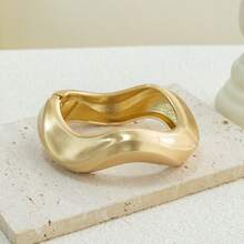 Bộ 4 chiếc/1 chiếc vòng tay bản rộng kiểu Punk, khóa lò xo mờ, thiết kế bất đối xứng bằng kim loại, phụ kiện hàng ngày và dự tiệc cho nữ, trang sức thời trang, quà tặng bạn thân. - Vàng - Xem 4