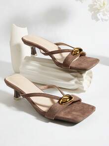 Sandalias de tacón alto con puntera cuadrada y decoración metálica, estilo casual de mulas para uso al aire libre, nueva moda elegante para mujeres 2025 - Marrón - Ver 1