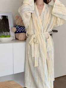 رداء/كيمونو بلون أحادي خفيف الوزن، بتصميم أوروبي بسيط، ذو أكمام طويلة، ياقة على شكل حرف V مع جيوب، ملابس منزلية كاجوال، تصميم جديد للربيع والخريف