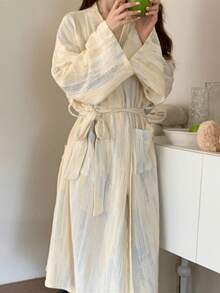 رداء/كيمونو بلون أحادي خفيف الوزن، بتصميم أوروبي بسيط، ذو أكمام طويلة، ياقة على شكل حرف V مع جيوب، ملابس منزلية كاجوال، تصميم جديد للربيع والخريف