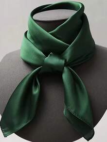 1条女士印花真丝围巾，70*70厘米，适合搭配连衣裙 - 墨綠色 - 查看 4