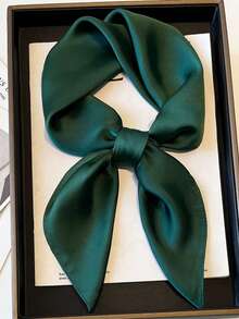 1条女士印花真丝围巾，70*70厘米，适合搭配连衣裙 - 墨綠色 - 查看 3