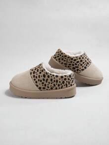 1 Paio di nuovi ciabattine da bambino stile basso in camoscio sintetico color cachi, con fodera in morbida pelliccia, motivo a pois neri, punta tonda, alla moda, confortevoli, calde, stile casual, adatte per l'uso invernale in casa e all'aperto (il motivo è casuale)