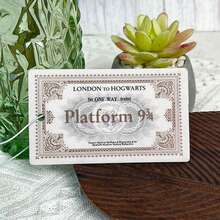 Harry Potter 1pc Harry Potter Platform 9¾ Aromatherapy Tablet, Vintage 93⁄4 Platform Ticket Bookmark Notice Stamping Return Ticket Tablet Car Air Freshener Aromatherapy Hanging Sheet For Air Freshener Vent Pendant Air Outlet Sachet Living Room Bedroom Home Decorations