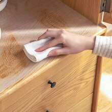 1卷 11.8*118 英寸（约 30*30 厘米）货架垫、抽屉垫、橱柜垫。采用半透明 EVA 材料制成，防水、防潮、防霉、防油、防滑。厚实耐磨，经久耐用，可水洗重复使用，可根据需要裁剪尺寸，适用于货架、橱柜、冰箱、抽屉、鞋架等。不带背胶。 - 圓點 - 查看 4