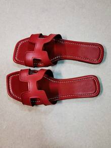 Letnie nowe sandały w kształcie litery H z 2025 roku, proste, codzienne kapcie na plażę dla kobiet, jednolity kolor, eleganckie, skórzane, na plażę, wakacje, do domu, na imprezę, na zewnątrz, lato