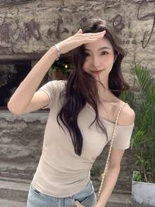 修身不对称肩部短袖露脐上衣 - 杏色 - 查看 2