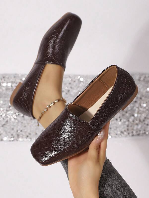 Sapatos femininos retrô clássicos de salto baixo e bico quadrado, estilo escolar, com decoração de cristal, para escritório e sapatos casuais, 2025