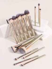 MAANGE 13/15件套专业软铝管化妆刷套装，包含粉底刷、眼影刷、眉刷、晕染刷、高光刷、遮瑕刷，适用于粉状、液体、膏状化妆品；2个三角形干湿两用气垫粉扑，适合日常使用和旅行，是送给朋友的化妆配件礼物。套装包含各种化妆刷，是完整的化妆套装、化妆刷套装、化妆礼品套装等。 - 金色 - 查看 12