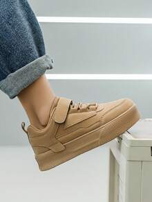 儿童新款低帮平底休闲运动鞋，柔软有弹性的鞋底设计，钩环扣，适合日常街头和公园穿着，轻便的男女儿童运动鞋 - 卡其色 - 查看 7