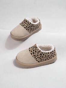 1 Paio di nuovi ciabattine da bambino stile basso in camoscio sintetico color cachi, con fodera in morbida pelliccia, motivo a pois neri, punta tonda, alla moda, confortevoli, calde, stile casual, adatte per l'uso invernale in casa e all'aperto (il motivo è casuale)